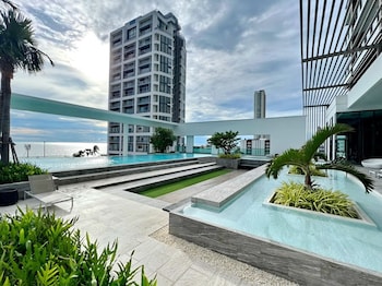 aeras beachfront jomtien pattaya