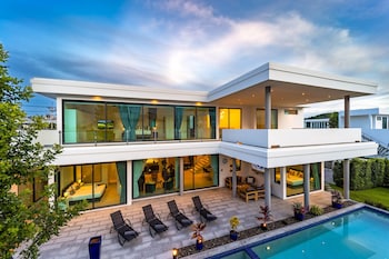 luxury 6 bed private pool villa llw