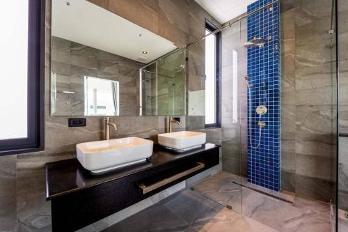 luxury 6 bed private pool villa llw