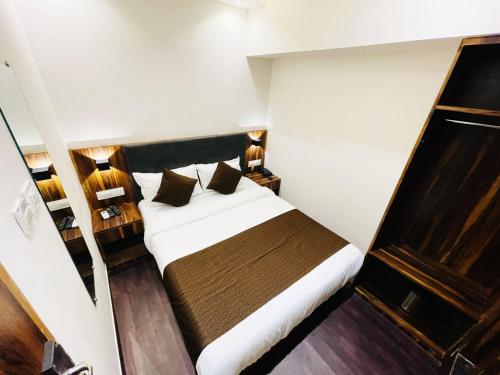 Hotel Hilton Suites,,2 star