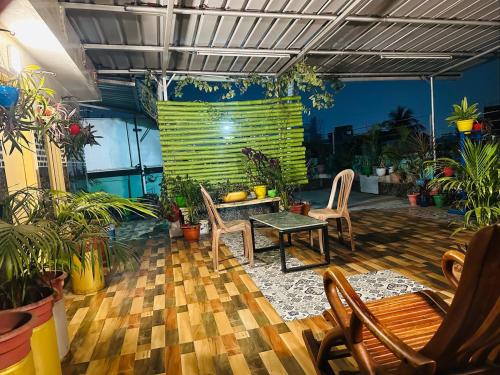 mavenoak dreams bandb