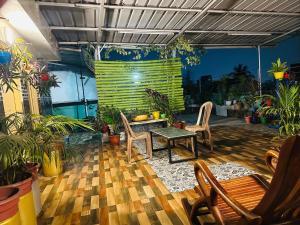 mavenoak dreams bandb