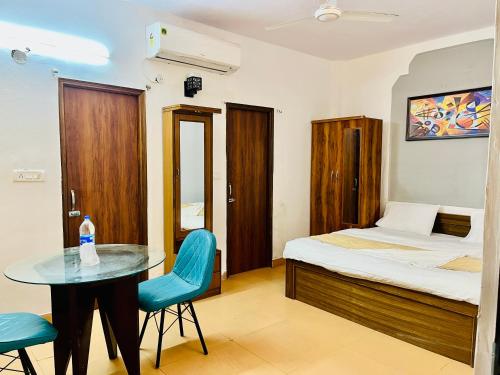 Kings Court Panchsheel Park,,3 star