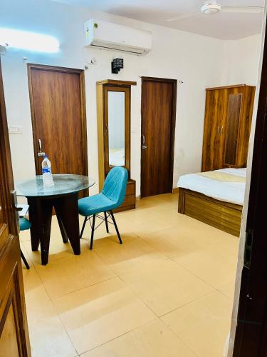 kings court panchsheel park