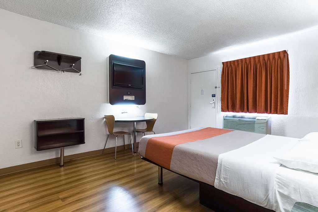 motel 6 long beach ca international city