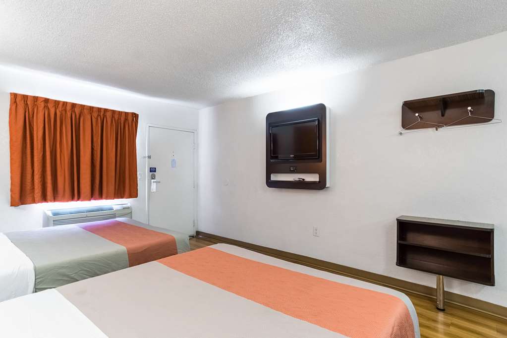 motel 6 long beach ca international city