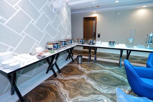 hotel nirvana inn near expo center