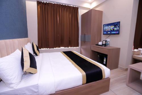 hotel nirvana inn near expo center