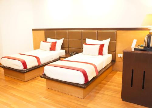 embassy inn sector 19 noida