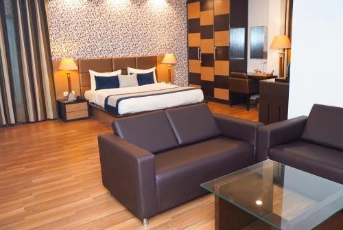 embassy inn sector 19 noida