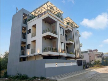 hotel madhav