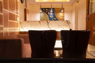 majestic inn
