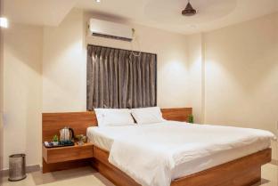 Majestic Inn,,2 star