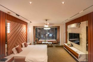 Majestic Inn,,2 star