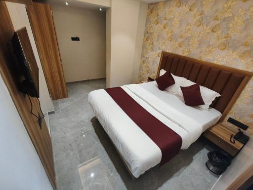 Hotel Golden Tree,,2 star