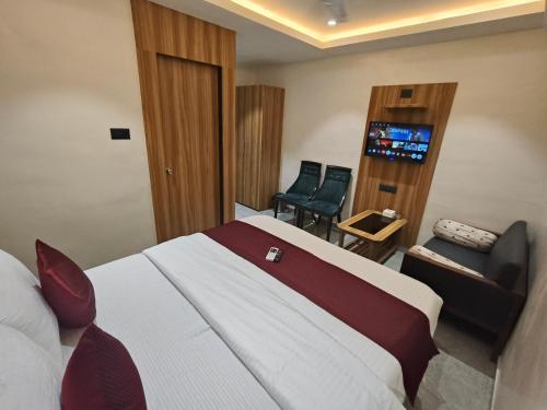 Hotel Golden Tree,,2 star