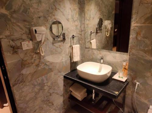 hotel radient international