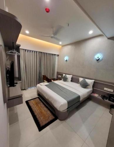 hotel radient international