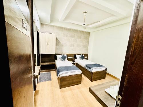 hotel majestic lucknow