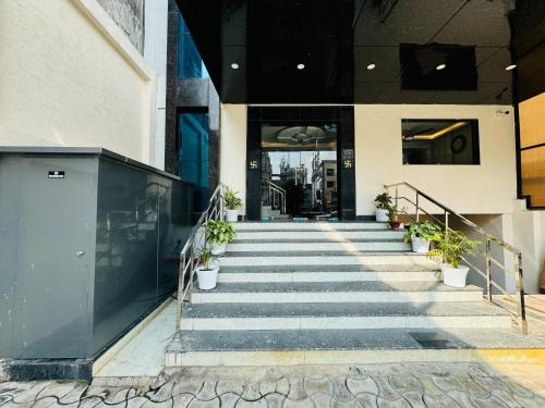 hotel majestic lucknow