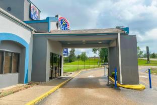 capital o aurora inn monett us 60
