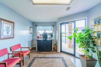 Capital O Aurora Inn Monett Us 60,,3 star