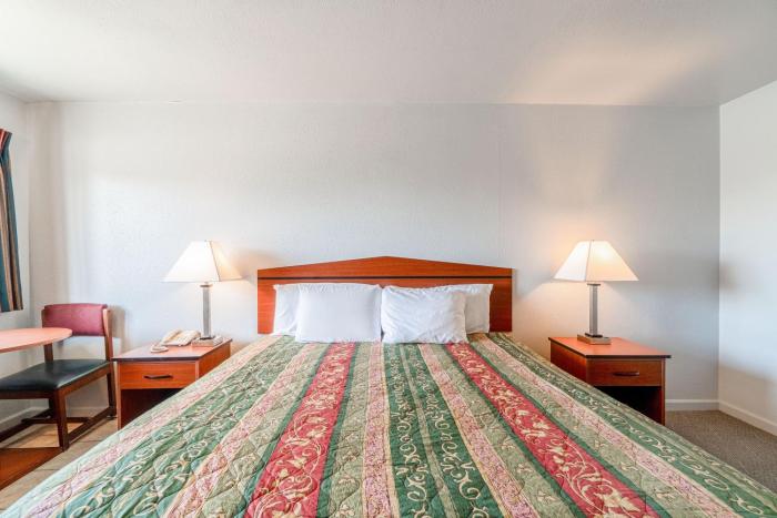 capital o aurora inn monett us 60