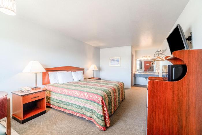 capital o aurora inn monett us 60