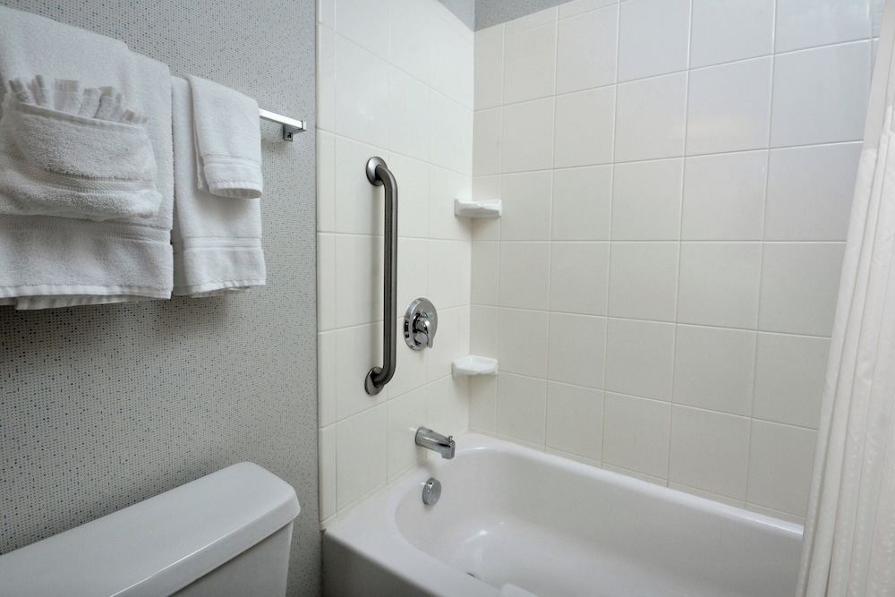 holiday inn express lynchburg by ihg