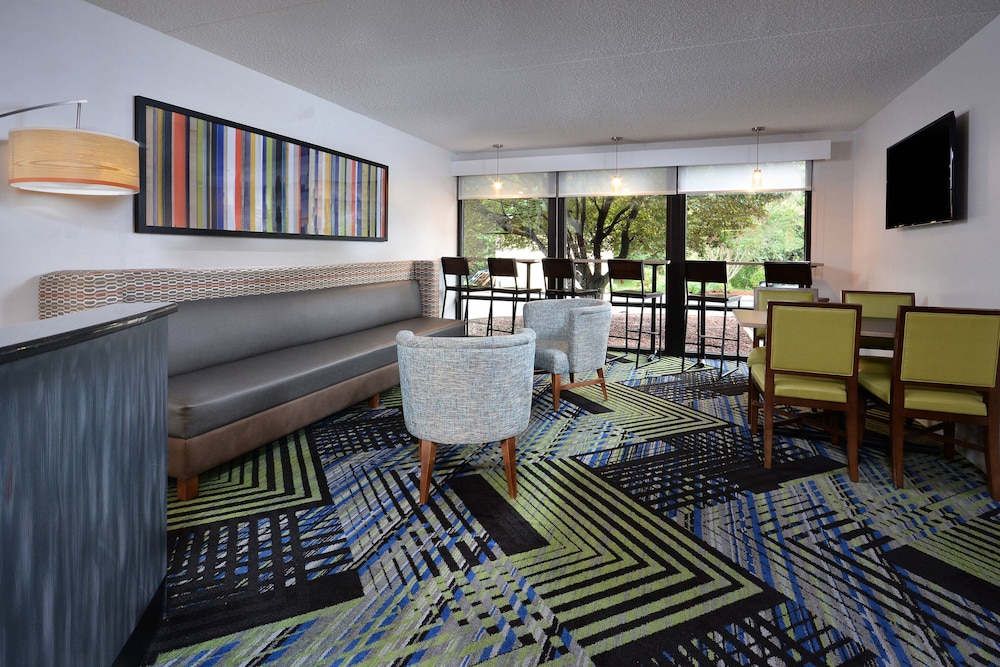 holiday inn express lynchburg by ihg