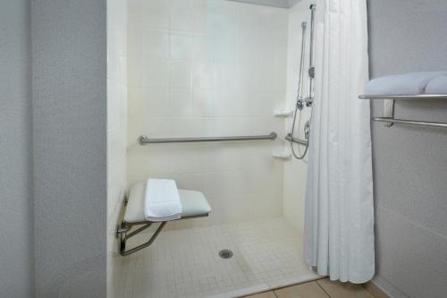 holiday inn express lynchburg by ihg