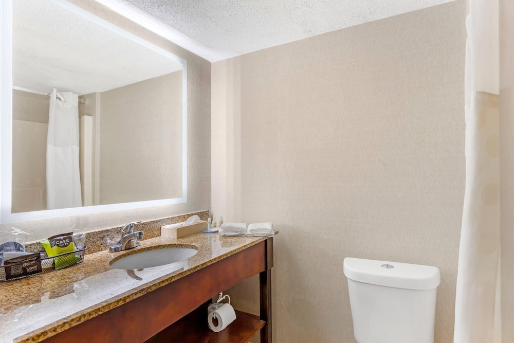 mainstay suites lansing west