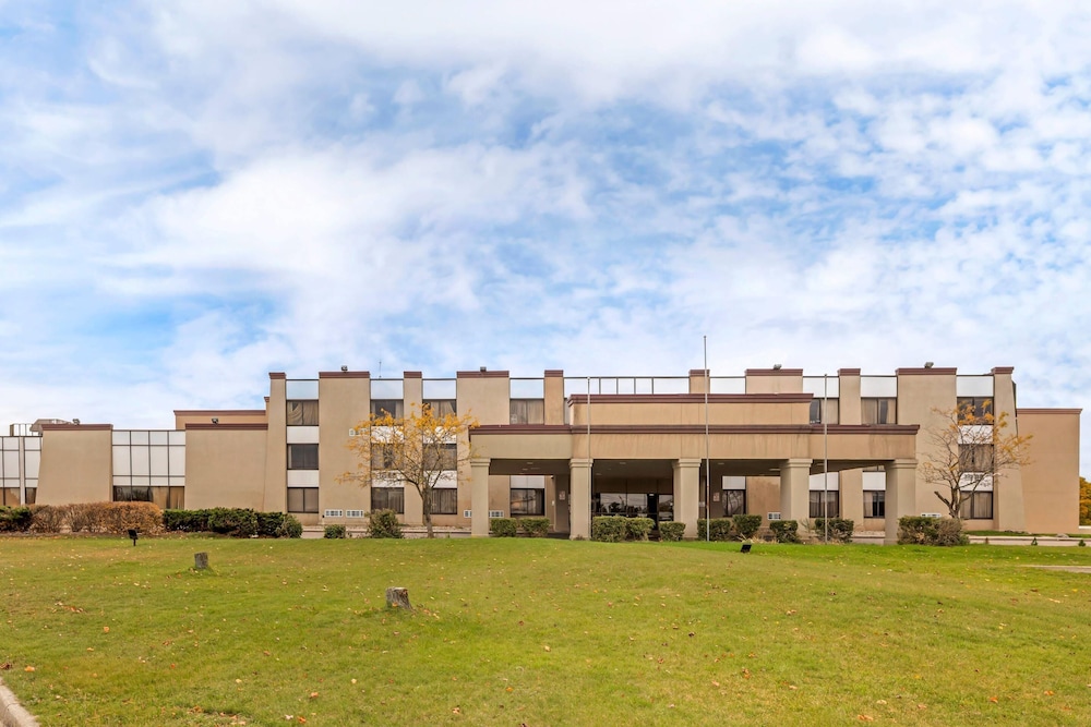 mainstay suites lansing west
