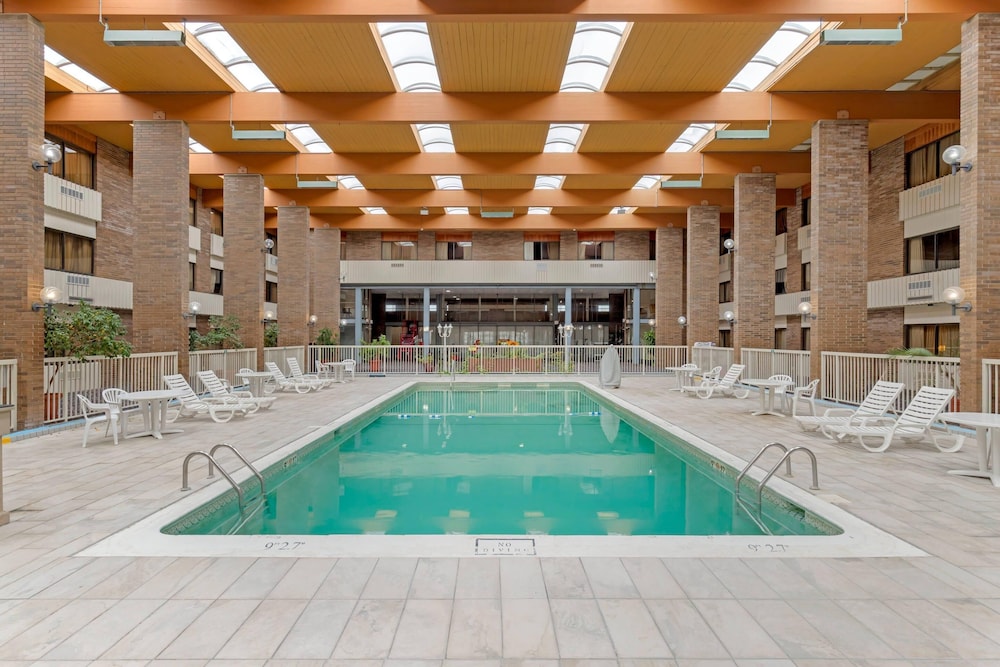 mainstay suites lansing west