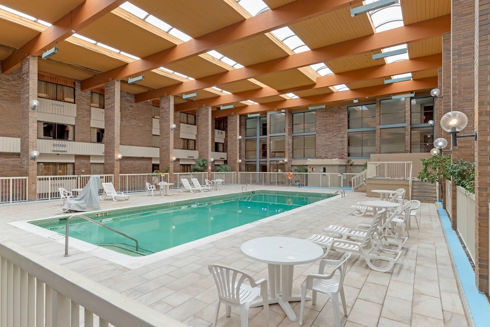 mainstay suites lansing west