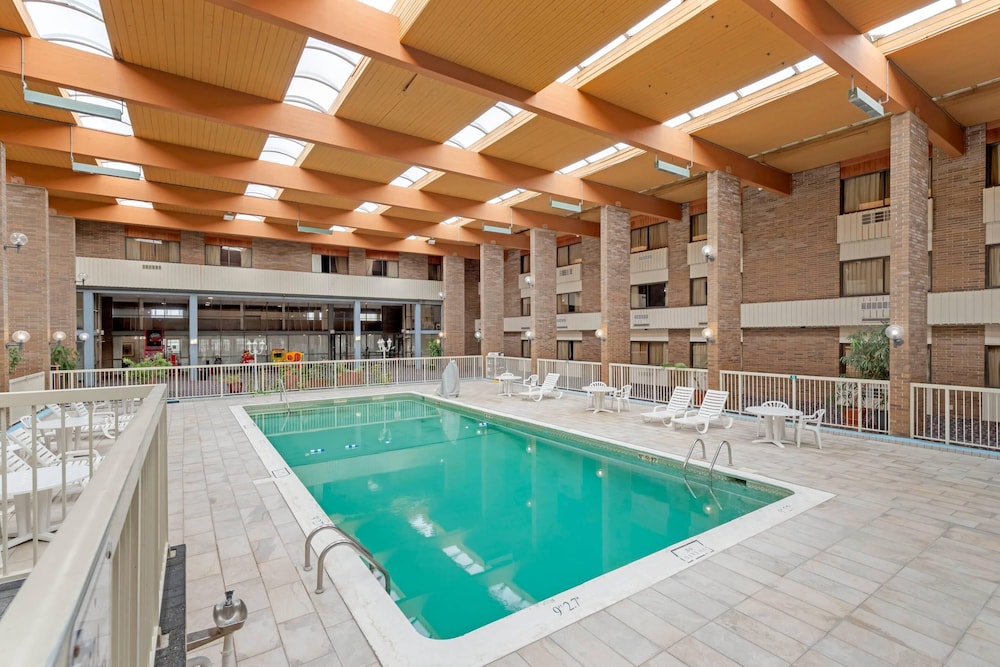 mainstay suites lansing west