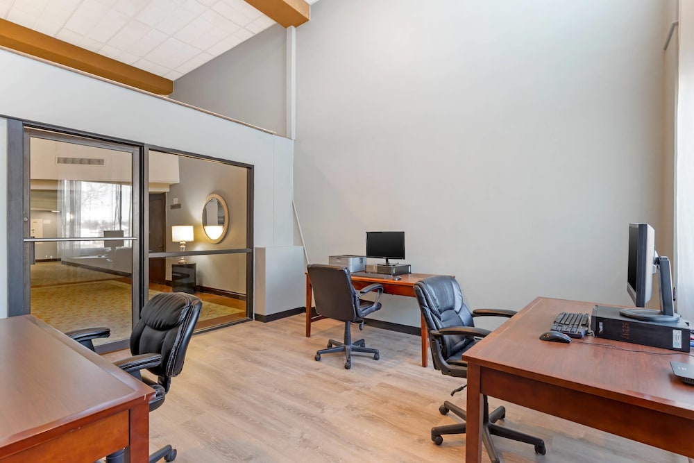 mainstay suites lansing west
