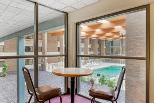 mainstay suites lansing west