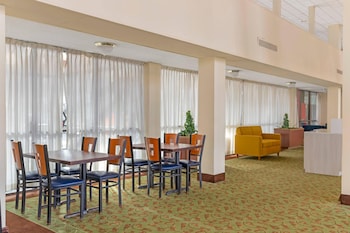 Mainstay Suites Lansing West,,2 star