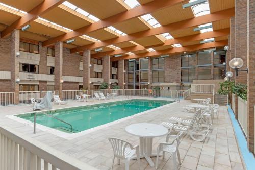 mainstay suites lansing west