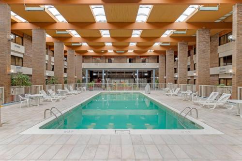 mainstay suites lansing west