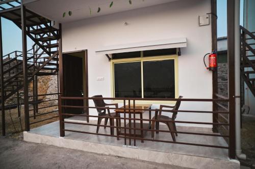 tathastu resort tehri