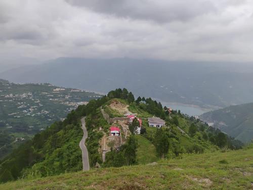 tathastu resort tehri