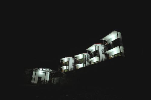 tathastu resort tehri