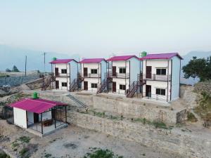 tathastu resort tehri