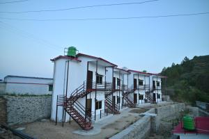 tathastu resort tehri