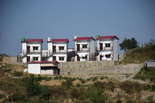 tathastu resort tehri