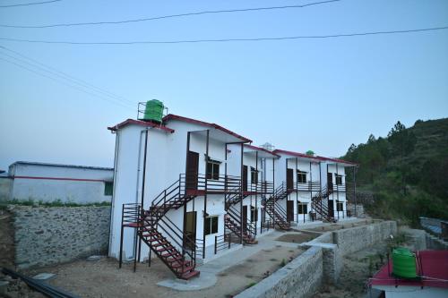 tathastu resort tehri