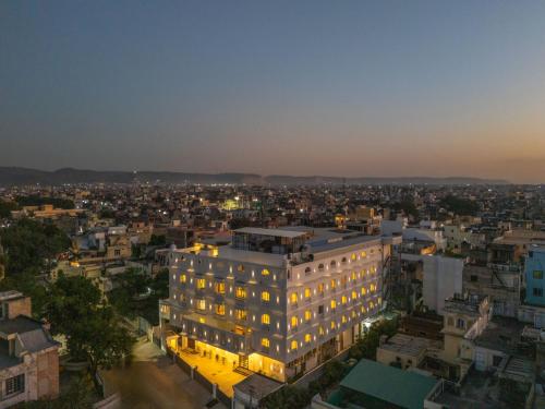 the hosteller bam jaipur hawa mahal