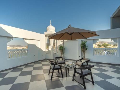 the hosteller bam jaipur hawa mahal